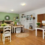 Valley Heights Guest House And B & B