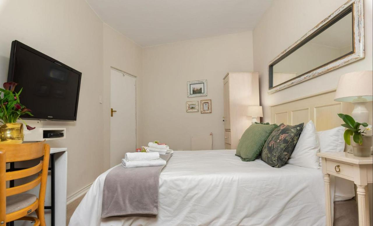 Valley Heights And Guest house Cape Town